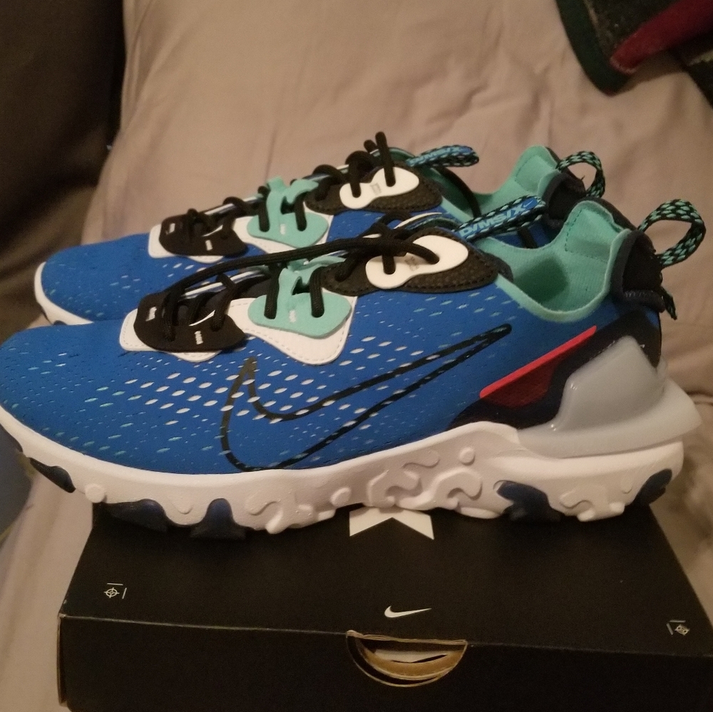 Mens size 9 Nike React